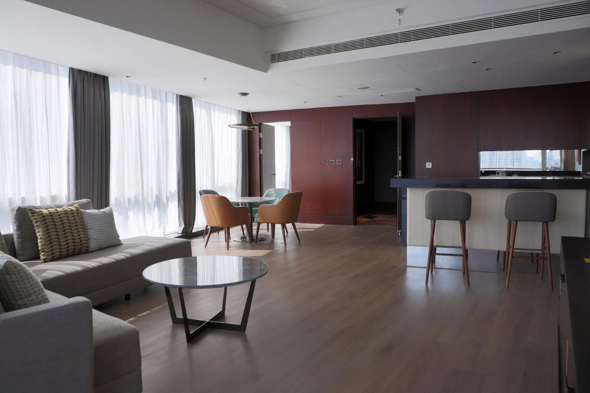 โรงแรม โรงแรมเรอแนสซองซ์ แคปิตัล 5*