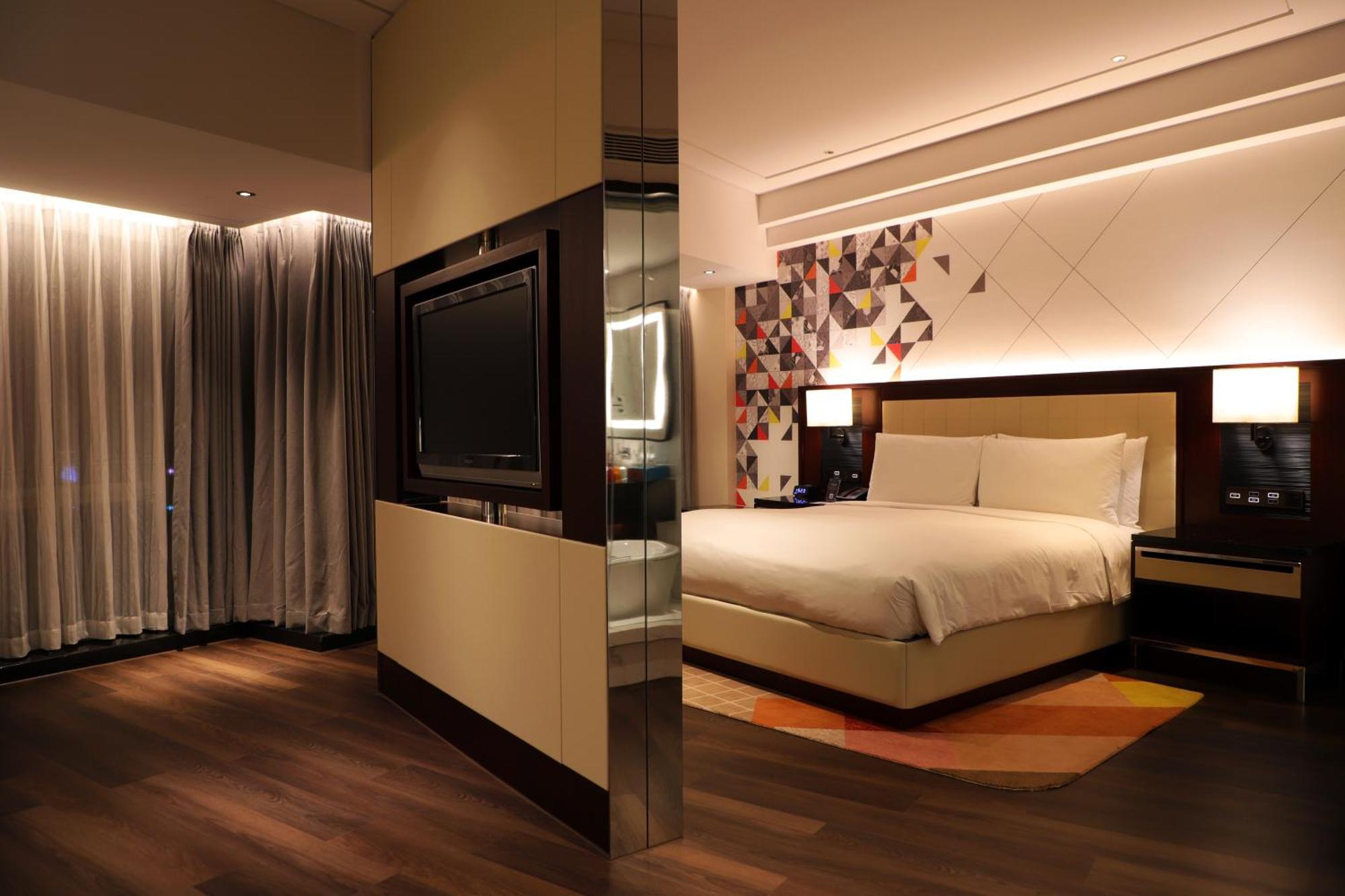 โรงแรม โรงแรมเรอแนสซองซ์ แคปิตัล 5*