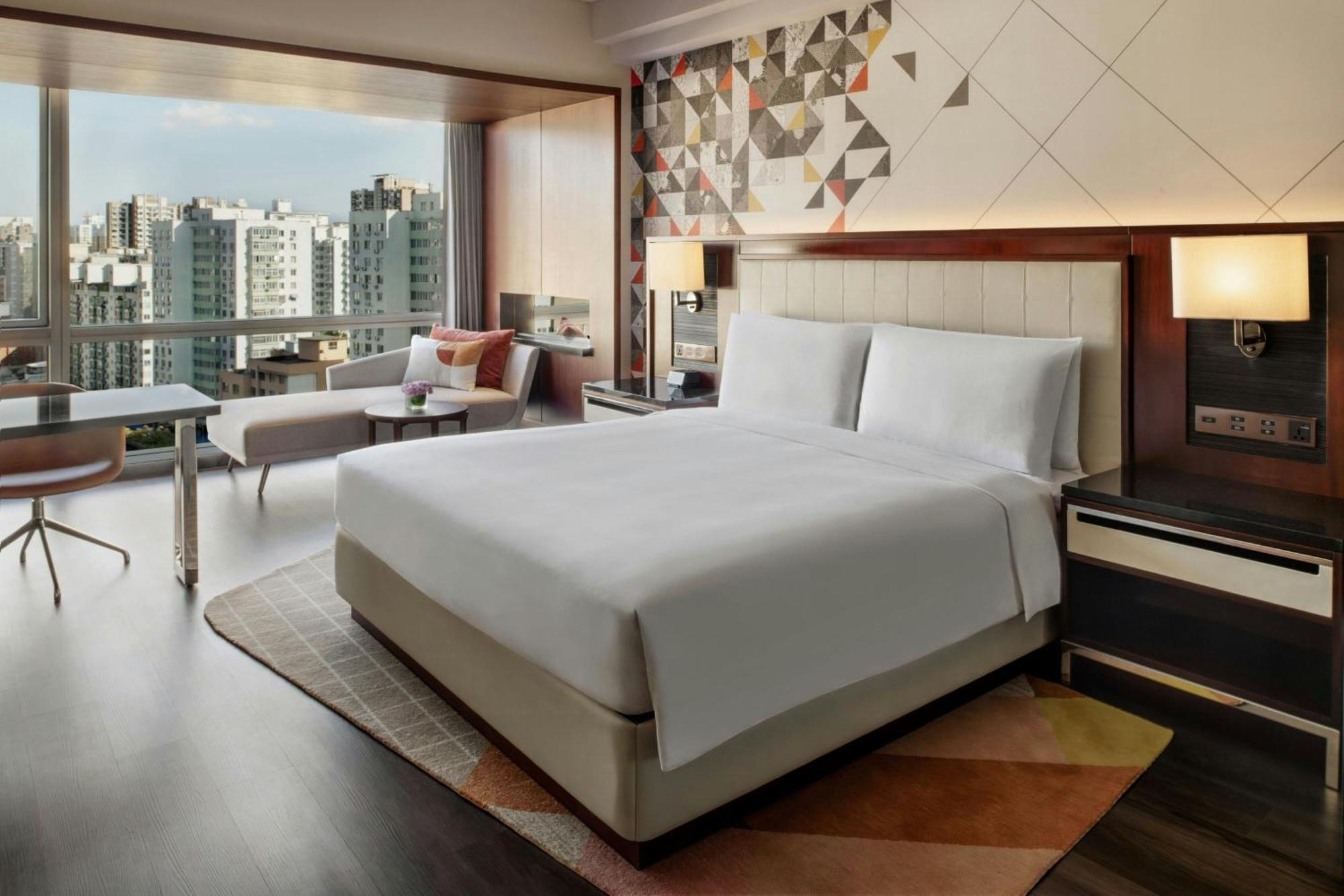 โรงแรม โรงแรมเรอแนสซองซ์ แคปิตัล 5*