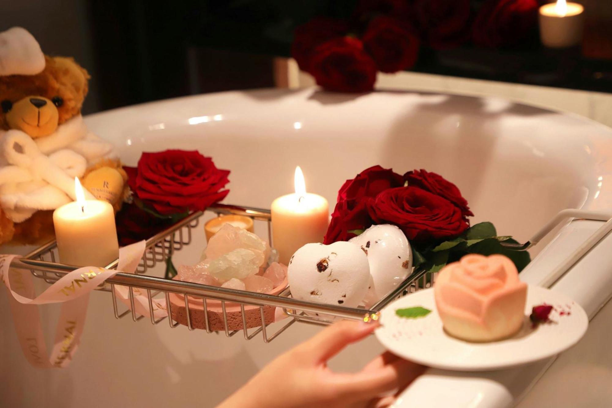 โรงแรมเรอแนสซองซ์ แคปิตัล โรงแรม 5*