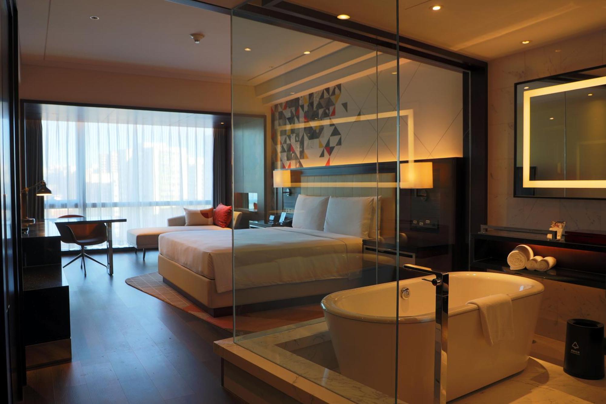 โรงแรมเรอแนสซองซ์ แคปิตัล โรงแรม 5*