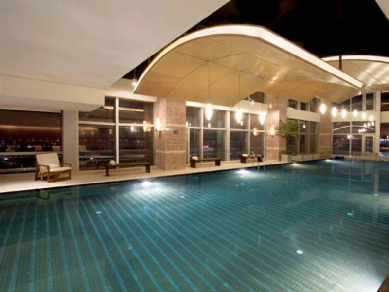 โรงแรม โรงแรมเรอแนสซองซ์ แคปิตัล 5*
