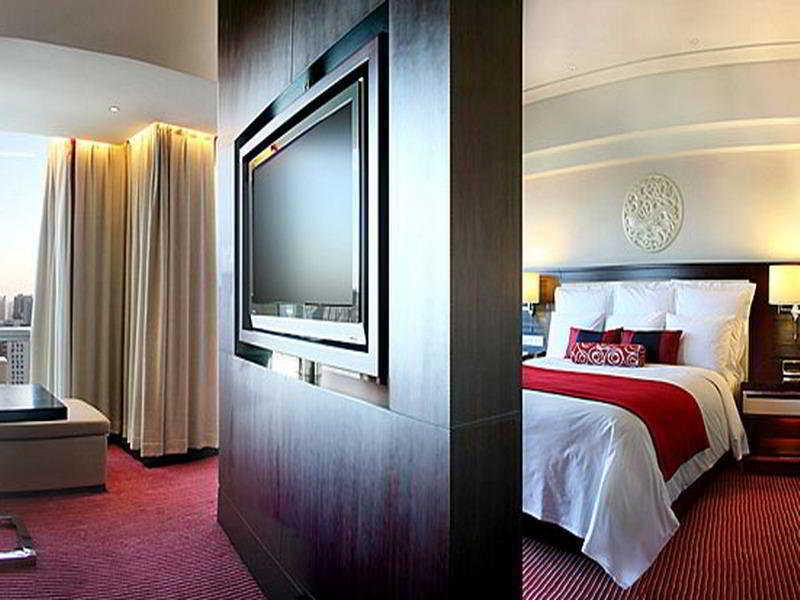 โรงแรมเรอแนสซองซ์ แคปิตัล โรงแรม 5*